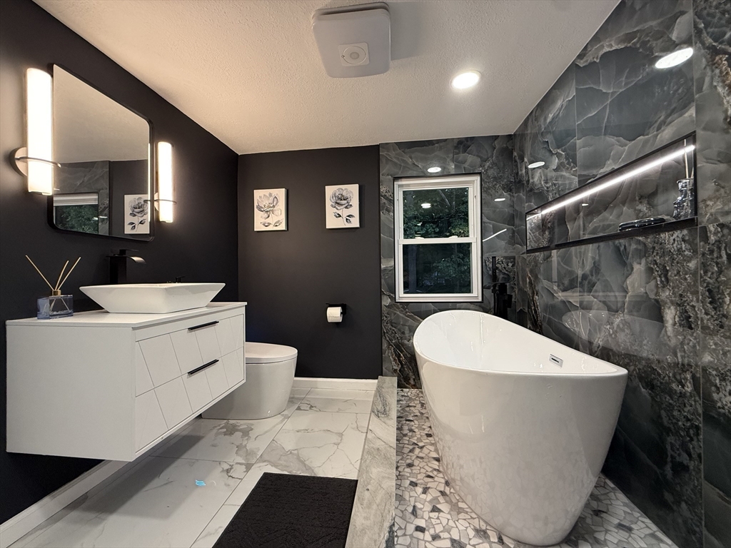 19 Normandy Road Springfield, MA 01106 - Photo 2 of 37 Gallery Image 2