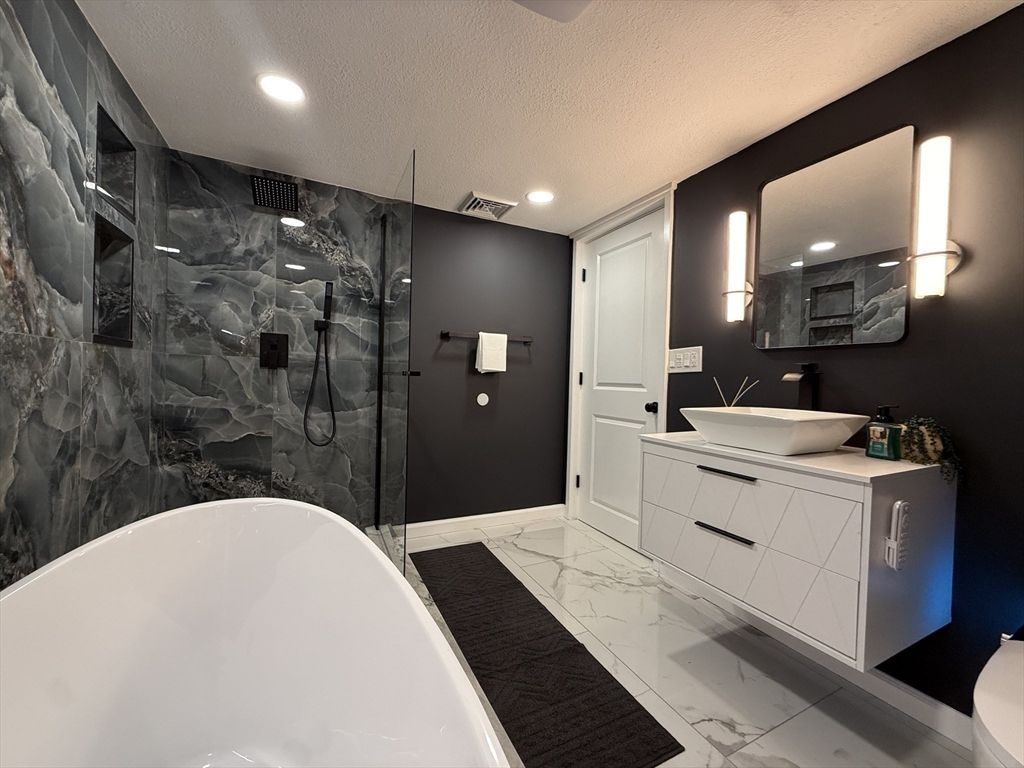 19 Normandy Road Springfield, MA 01106 - Photo 6 of 37 Gallery Image 6