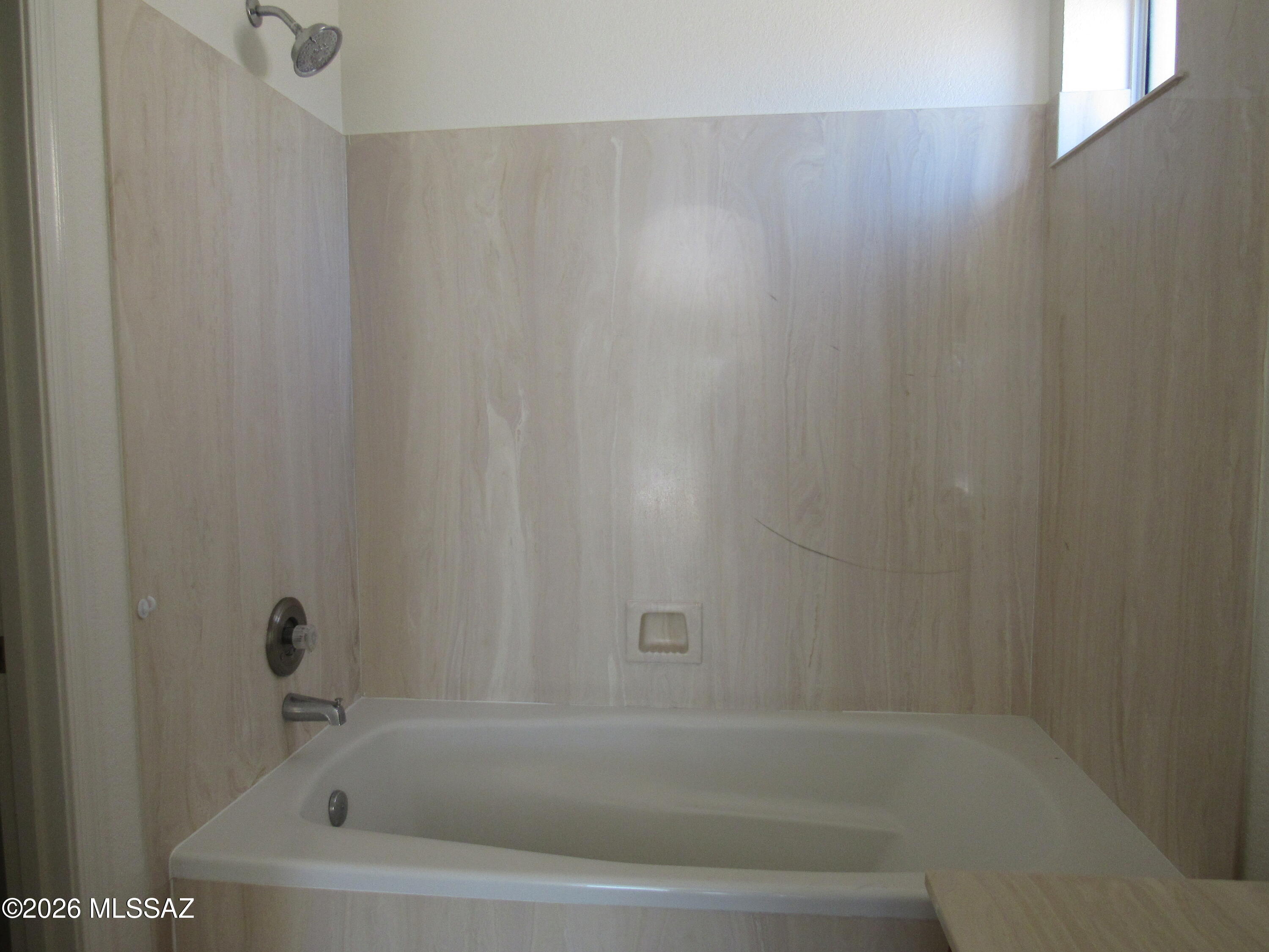 221 Camino Mirador Rio Rico, AZ 85648 - Photo 13 of 16 Primary Bath Tub
