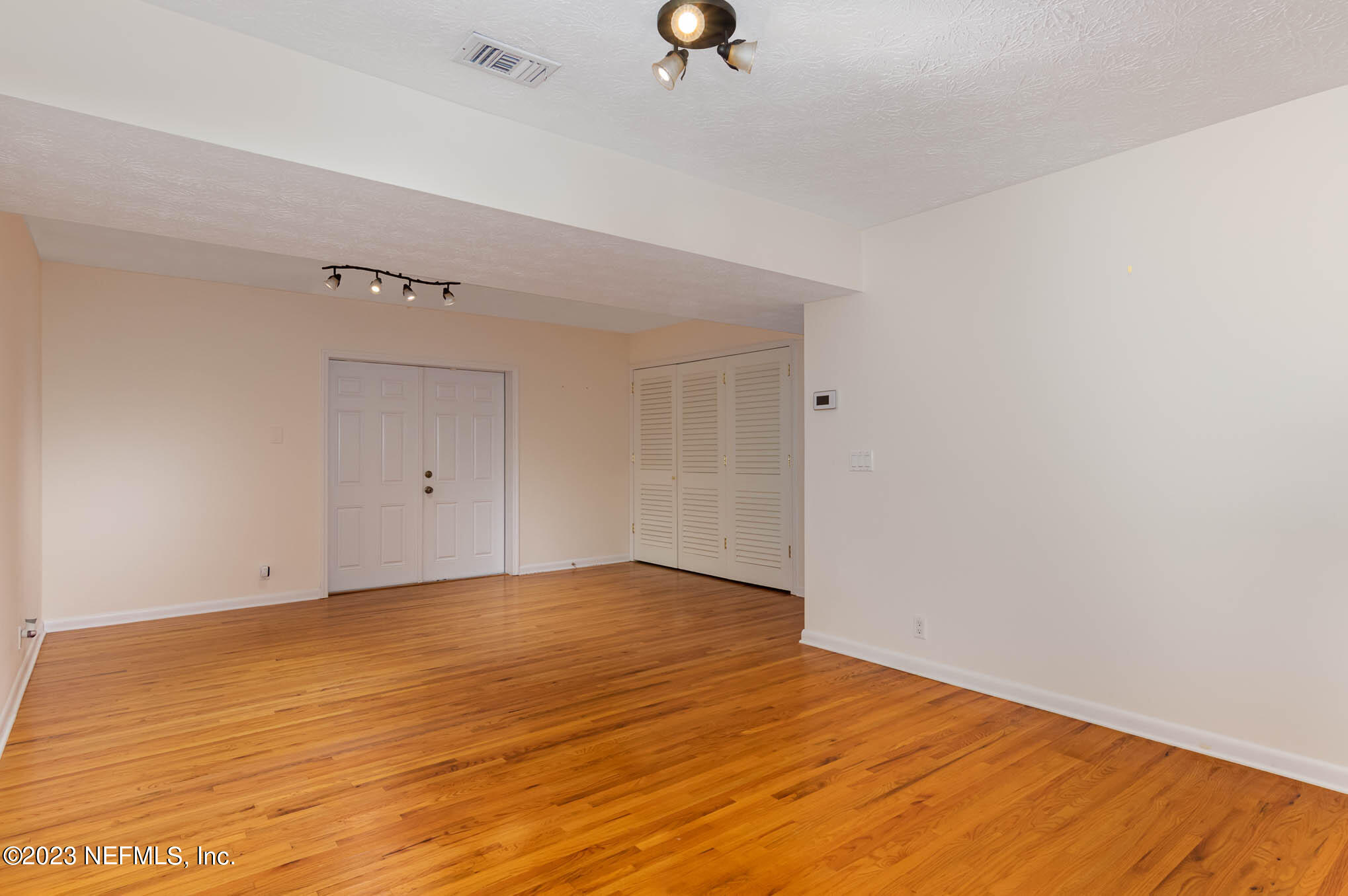 5033 Spring Glen Road Jacksonville, FL 32207 - Photo 4 of 31 5033 Spring Glen Rd_39-Edit