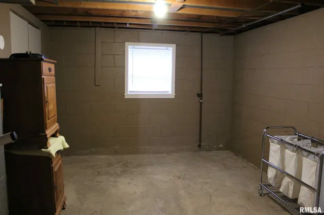 $1,600 | 15047 North Seagull Lane, Bluford, IL 62814