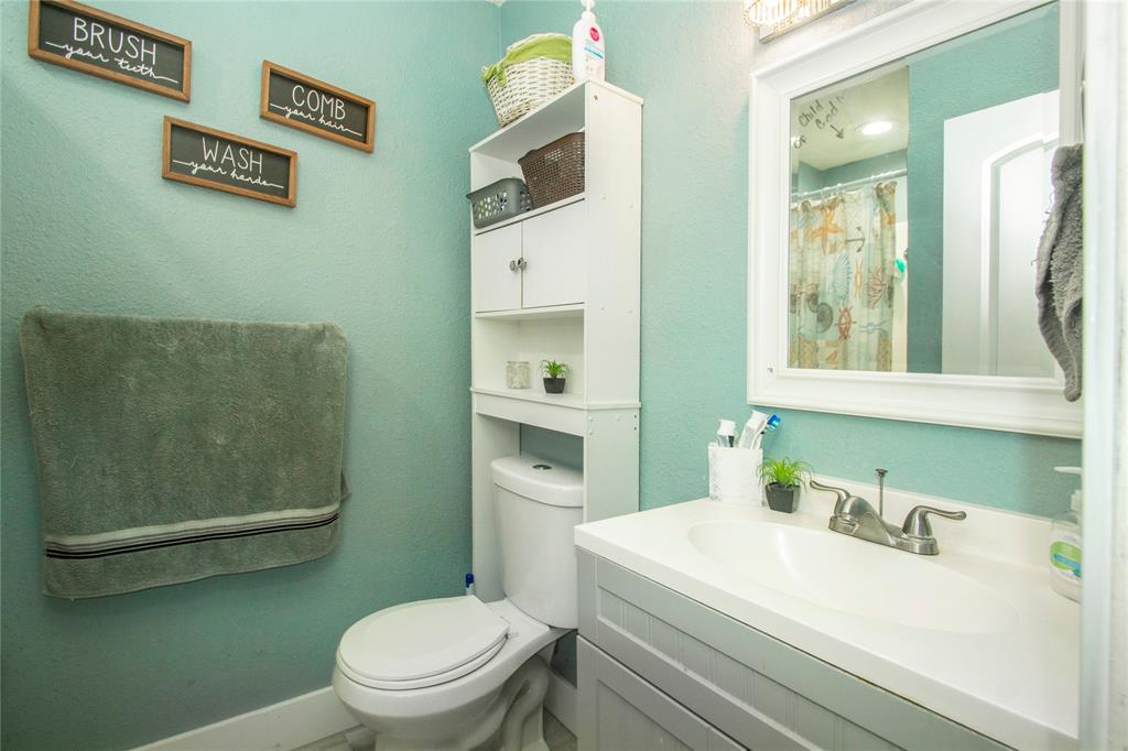 106 South 4th Street Celeste, TX 75423 - Photo 19 of 28 a bathroom with a sink a toilet and mirror