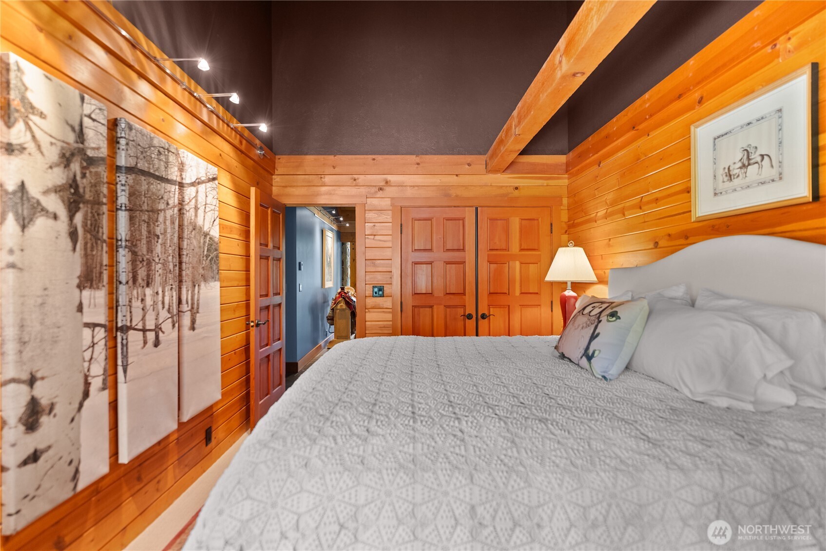 179 Wolf Creek Road Winthrop, WA 98862 - Photo 27 of 40 a bedroom with a bed and a large window