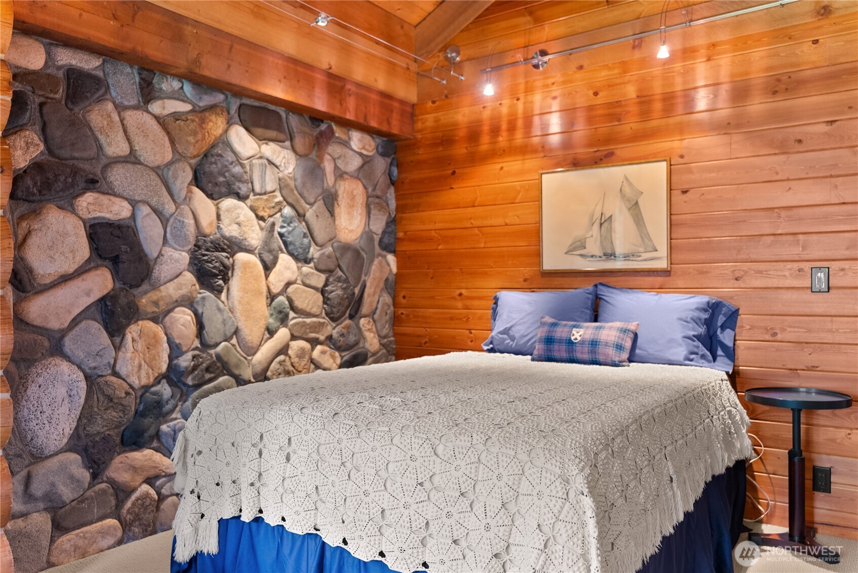 179 Wolf Creek Road Winthrop, WA 98862 - Photo 29 of 40 a bedroom with a bed and a mirror