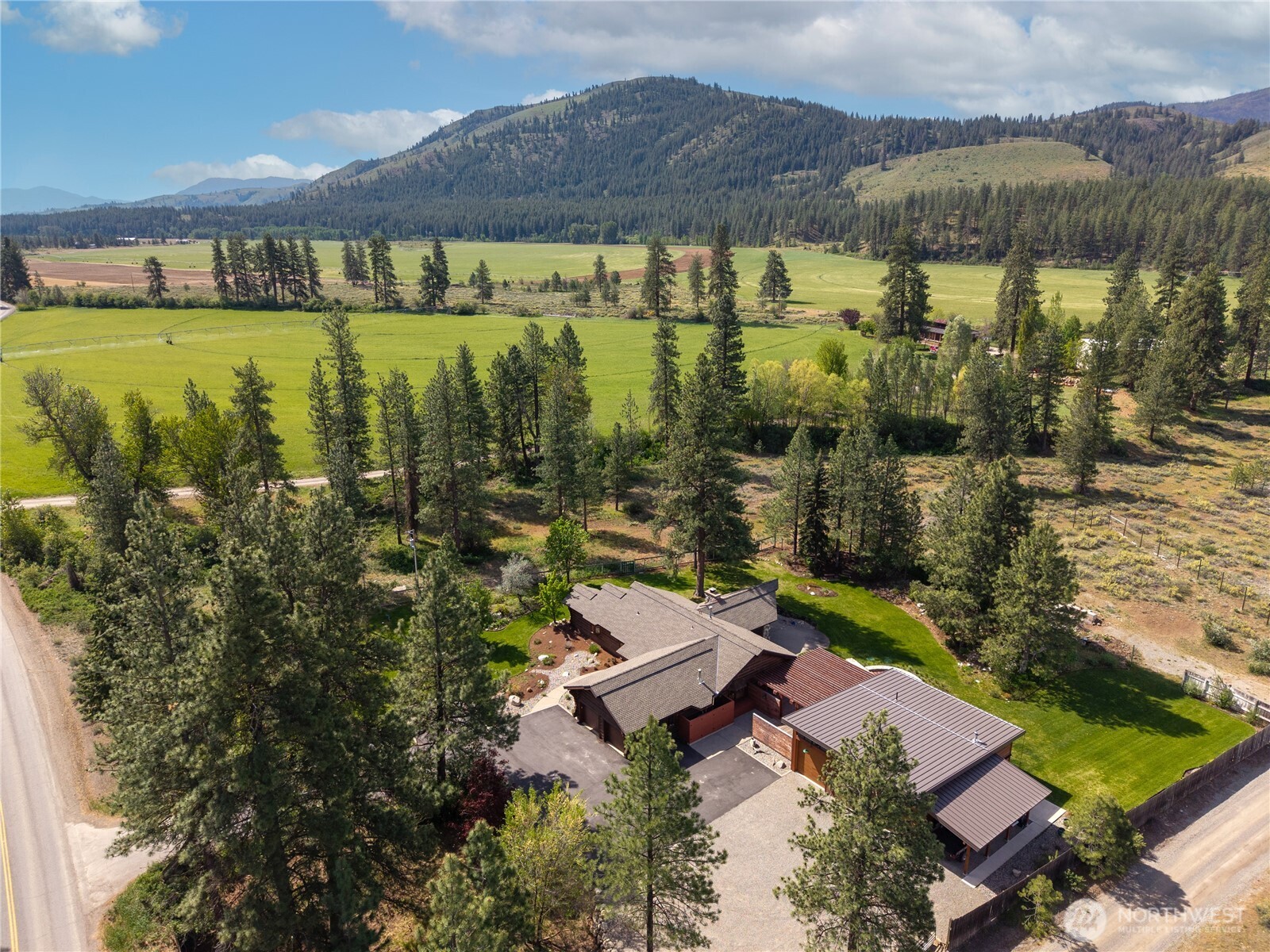 179 Wolf Creek Road Winthrop, WA 98862 - Photo 3 of 40