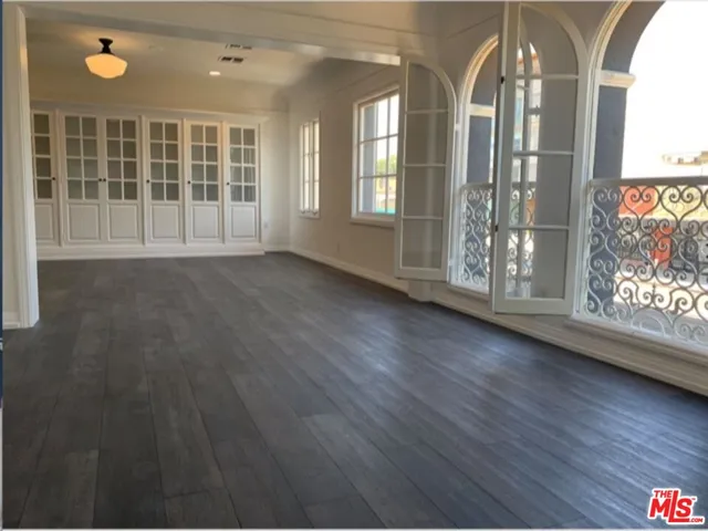 $4,995 | 619 South La Brea Avenue, Unit 2, Los Angeles, CA 90036