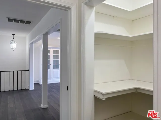 $4,995 | 619 South La Brea Avenue, Unit 2, Los Angeles, CA 90036