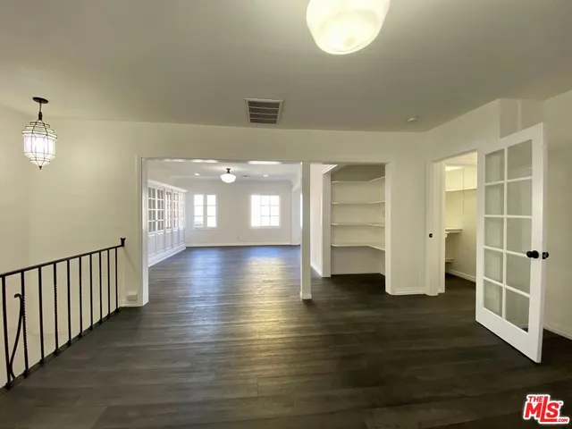 $4,995 | 619 South La Brea Avenue, Unit 2, Los Angeles, CA 90036