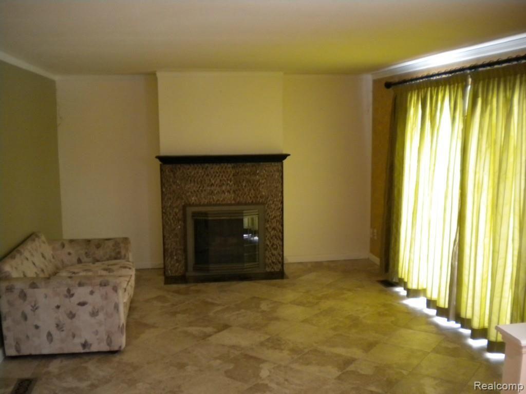 24288 Kings Pointe Novi, MI 48375 - Photo 7 of 15 DSCN2910.jpg