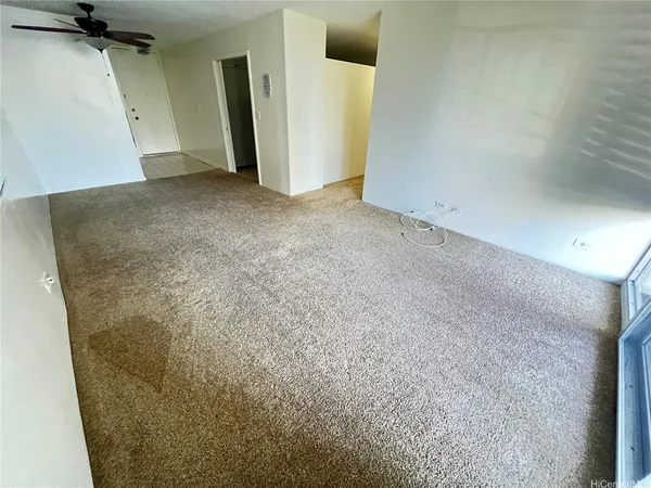 a view of a big room with closet