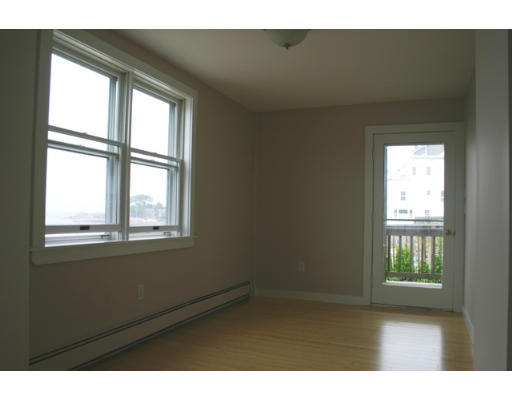 63 R Main Street, Unit 1 Rockport, MA 01966 - Photo 4 of 7 Gallery Image 4