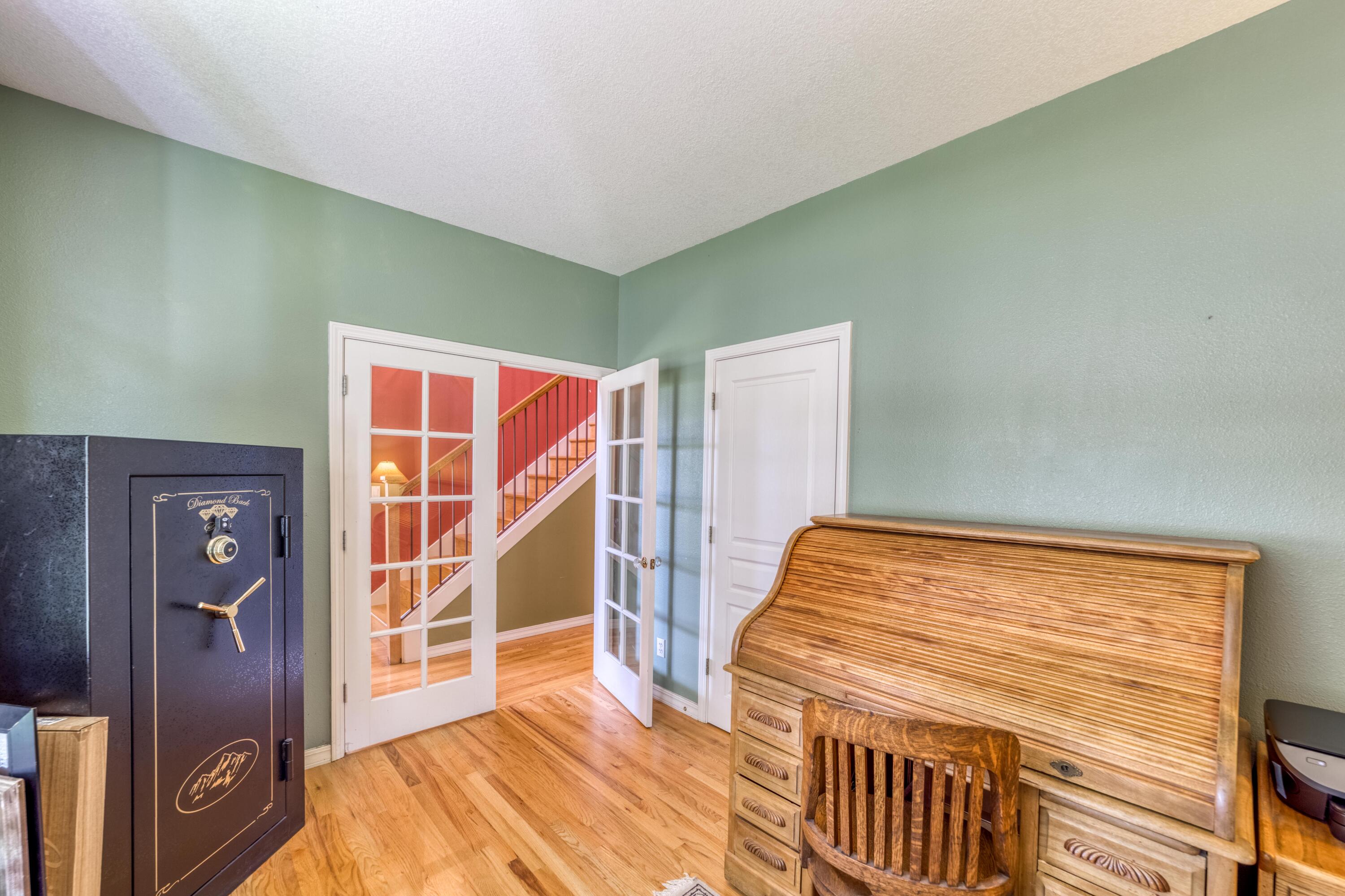 62799 Eagle Road Bend, OR 97701 - Photo 17 of 38 Office