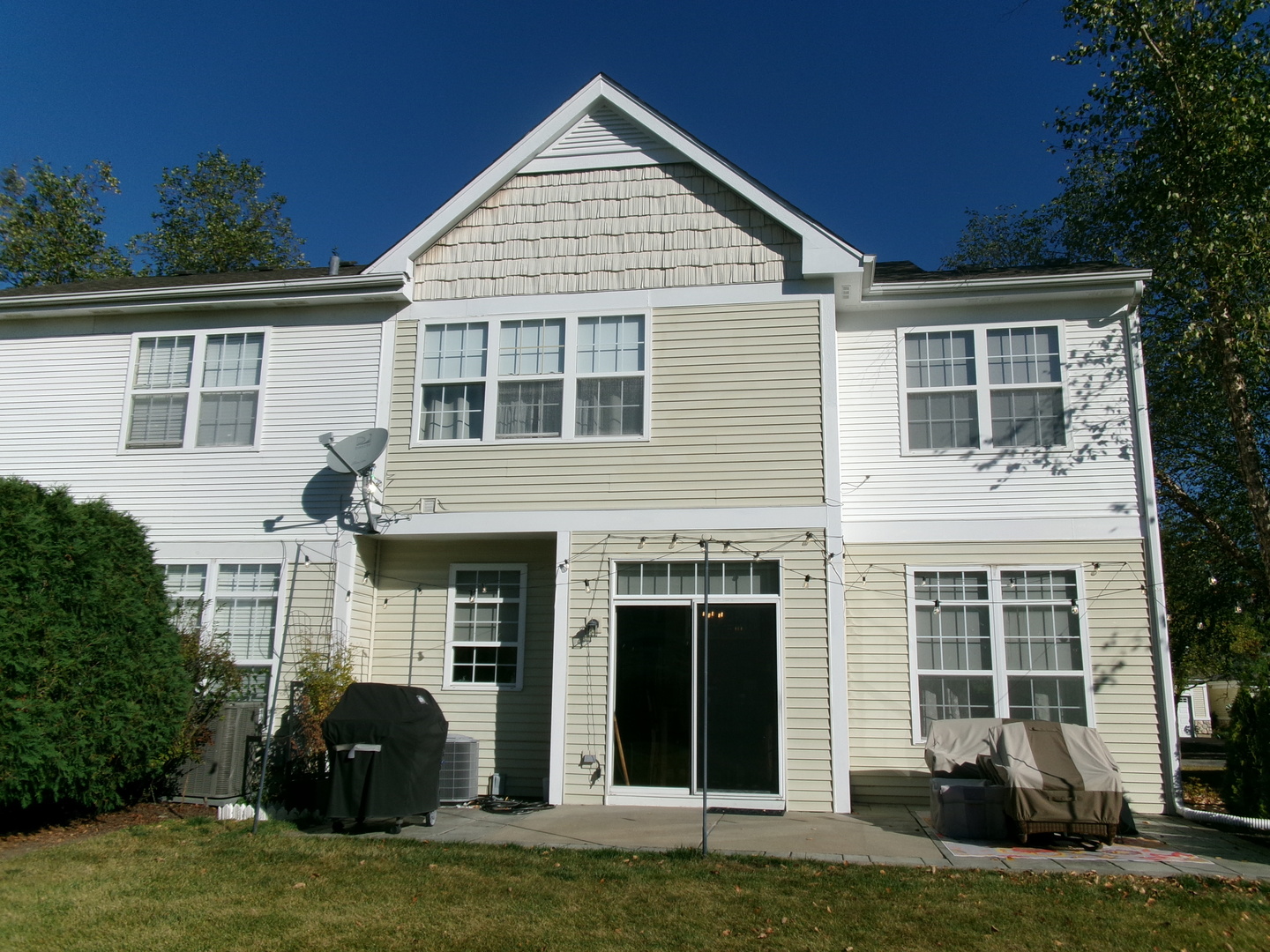 1433 White Pine Lane Bolingbrook, IL 60490 - Photo 22 of 25 front view of a house with a yard