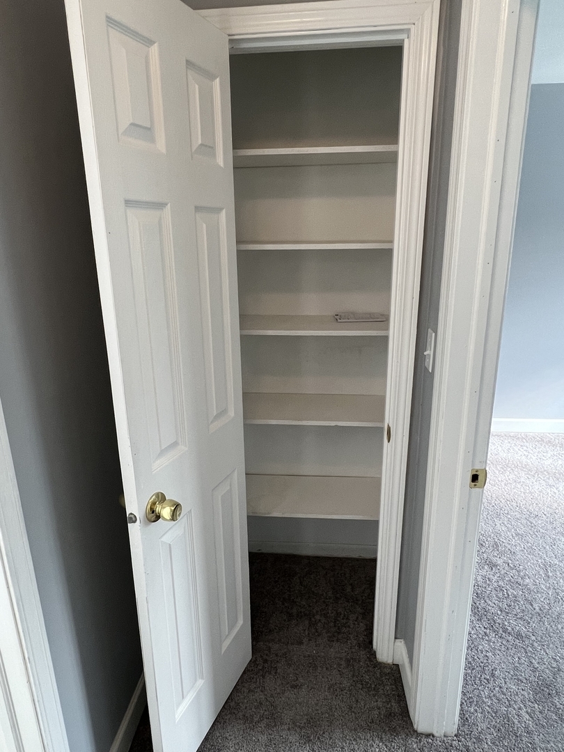 787 Wilson Avenue, Unit 10 Glen Ellyn, IL 60137 - Photo 18 of 26 a view of a hallway