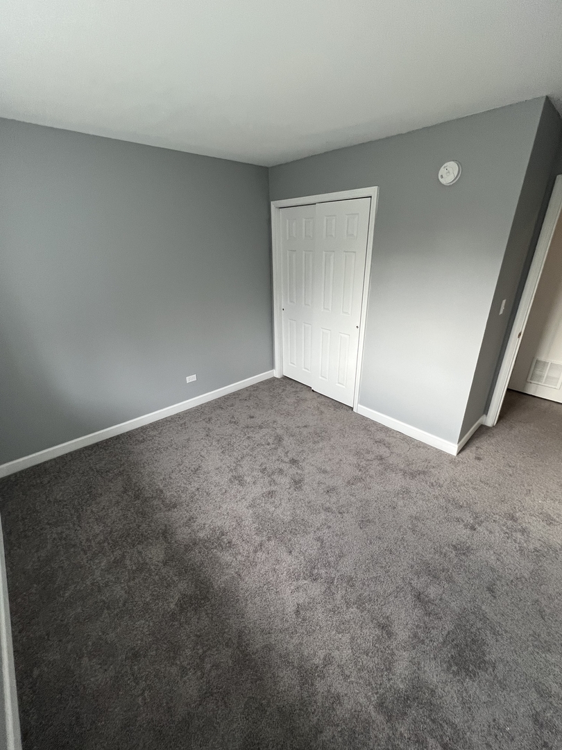 787 Wilson Avenue, Unit 10 Glen Ellyn, IL 60137 - Photo 20 of 26 an empty room with an entryway
