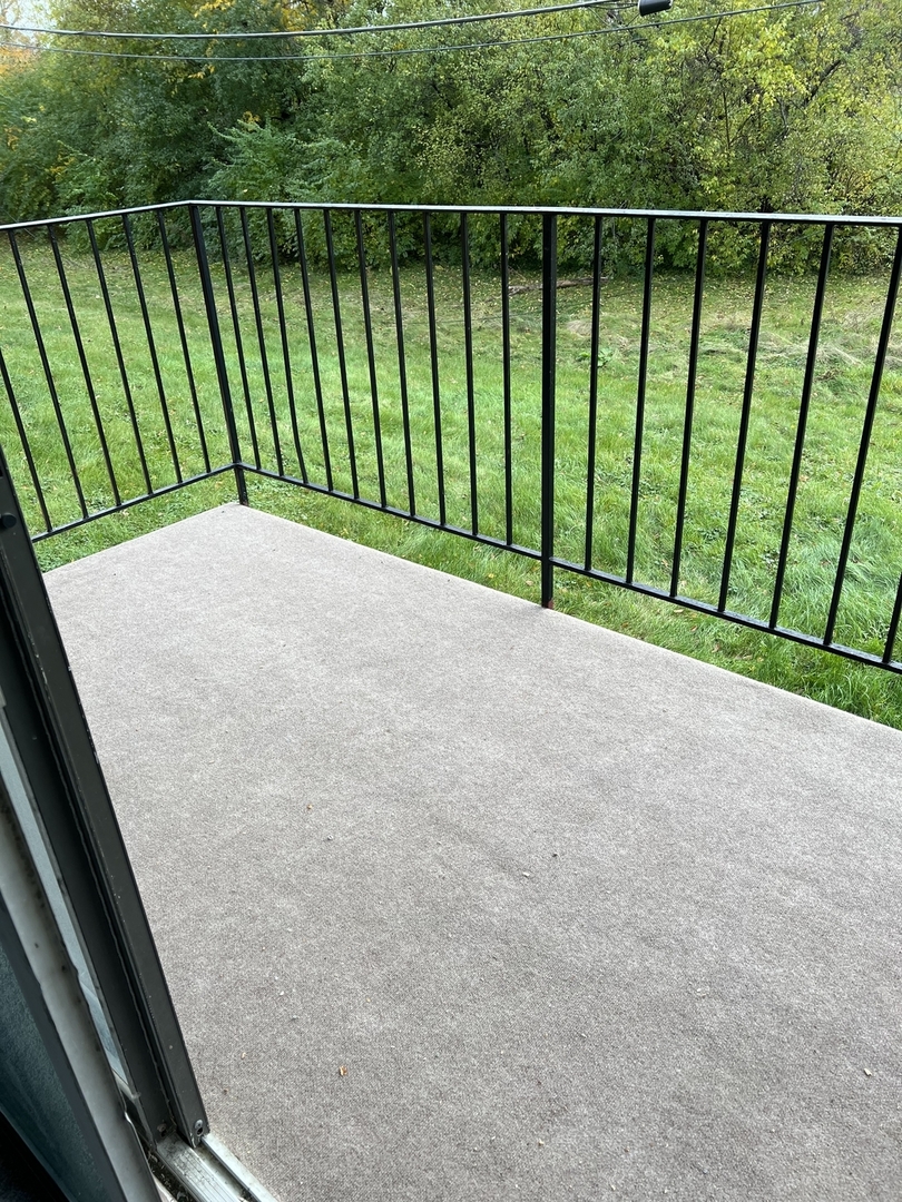 787 Wilson Avenue, Unit 10 Glen Ellyn, IL 60137 - Photo 23 of 26 a view of a balcony