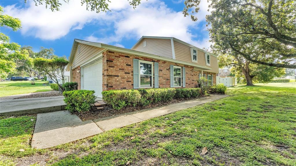 1910 Clubhouse Road Lakeland, FL 33813 - Photo 3 of 62 Gallery Image 3