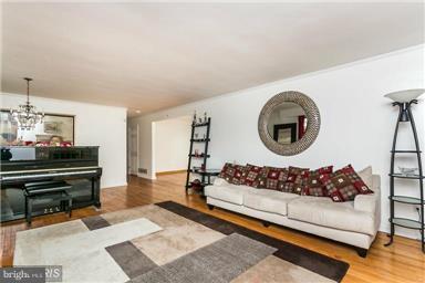 1900 Pot Spring Road Lutherville-Timonium, MD 21093 - Photo 7 of 13 Living Room