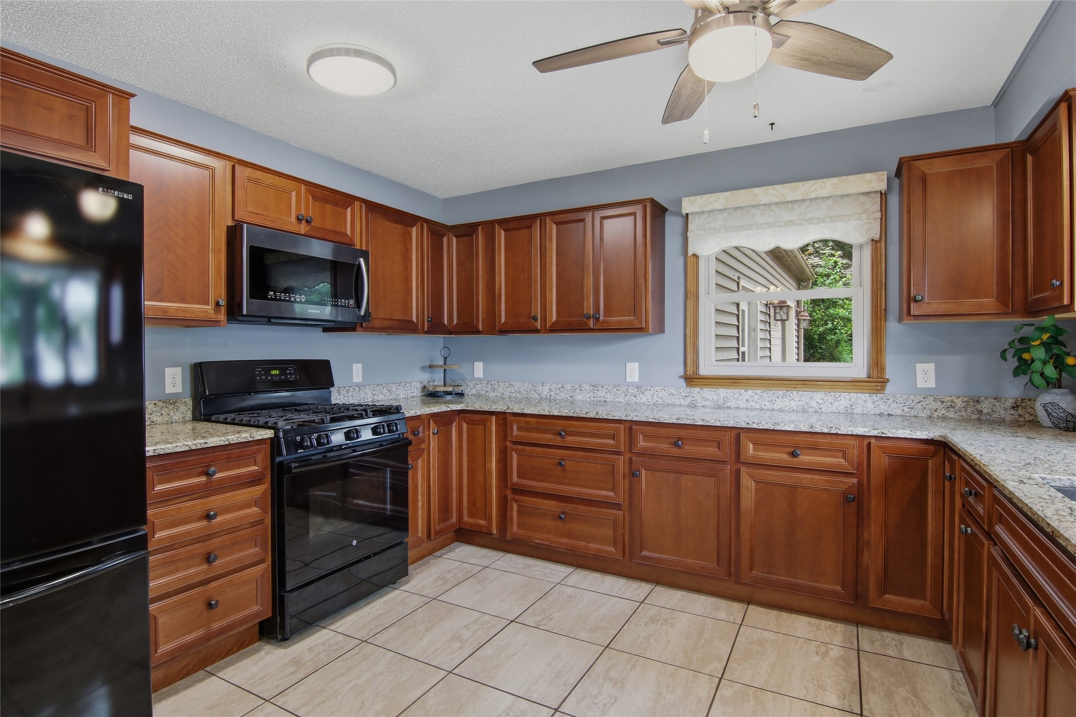 2715 Rudolph Road Eau Claire, WI 54701 - Photo 8 of 38