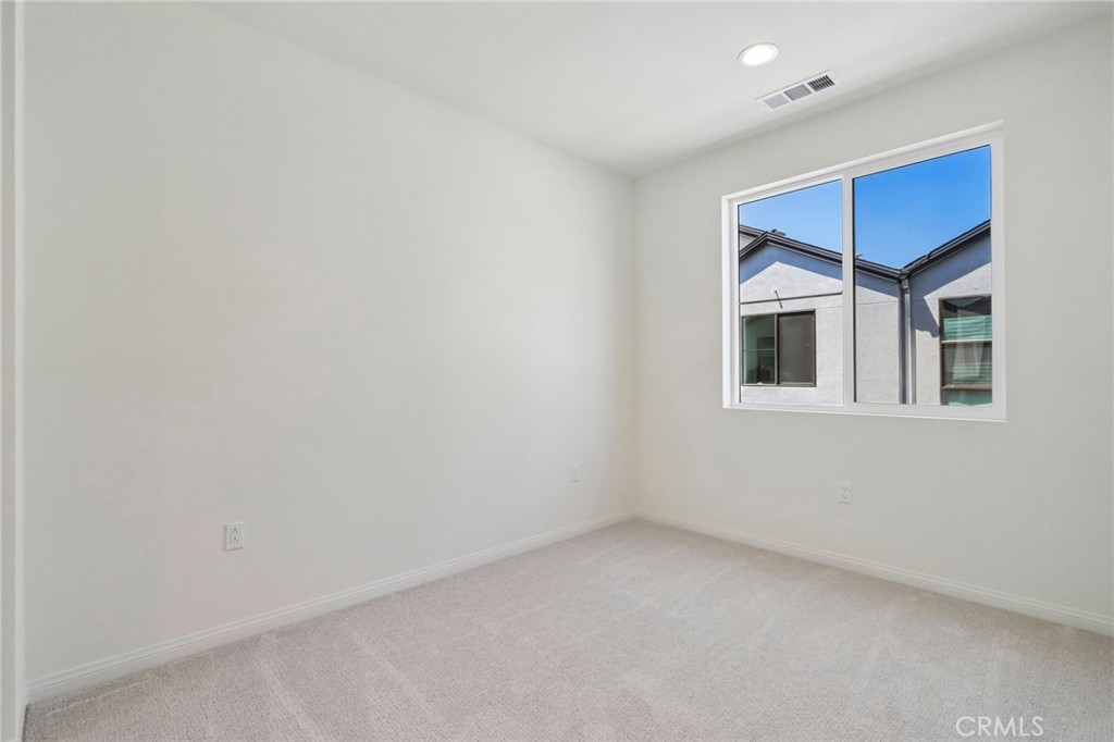 5868 Linden, Unit 6 Long Beach, CA 90805 - Photo 14 of 34 a view of an empty room with a window