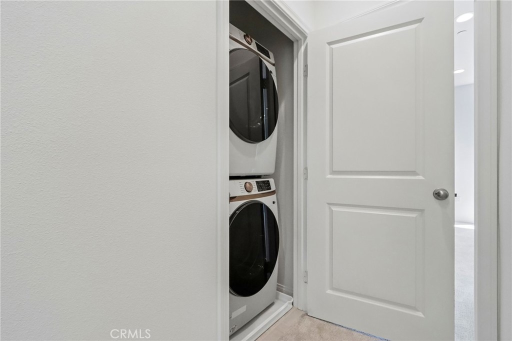 5868 Linden, Unit 6 Long Beach, CA 90805 - Photo 18 of 34 a close view of a utility room with dryer and washer
