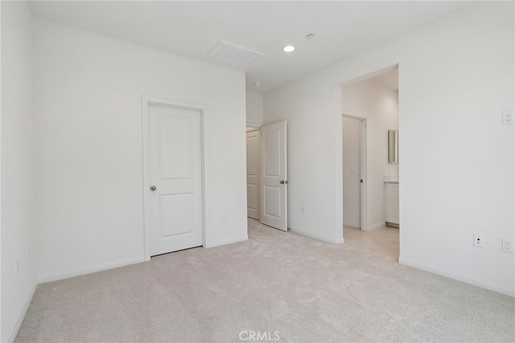 5868 Linden, Unit 6 Long Beach, CA 90805 - Photo 23 of 34 a view of an empty room