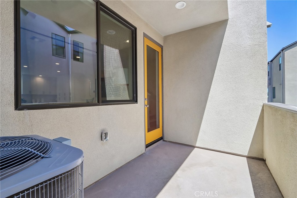 5868 Linden, Unit 6 Long Beach, CA 90805 - Photo 26 of 34 a view of front door of a house