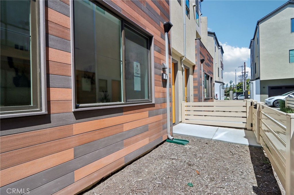 5868 Linden, Unit 6 Long Beach, CA 90805 - Photo 30 of 34 a view of a pathway of a house with a porch