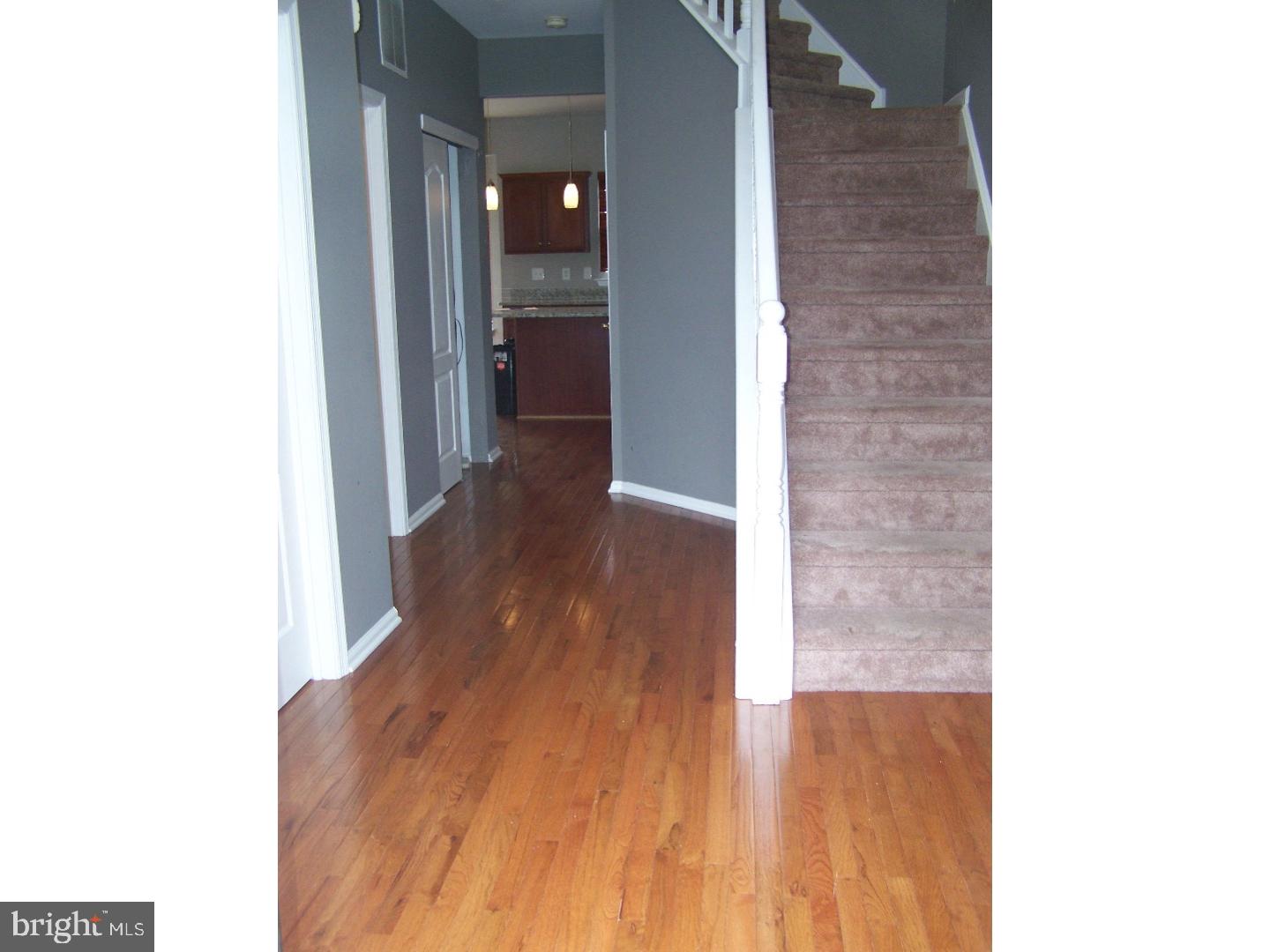 4 Cox Farm Road Burlington, NJ 08016 - Photo 4 of 25 Foyer