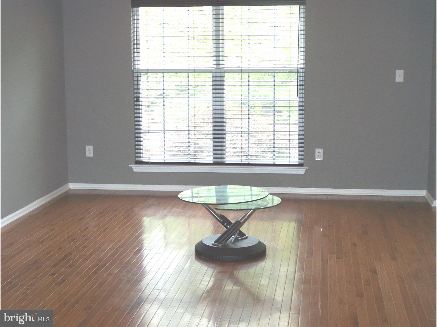 4 Cox Farm Road Burlington, NJ 08016 - Photo 5 of 25 Living Room