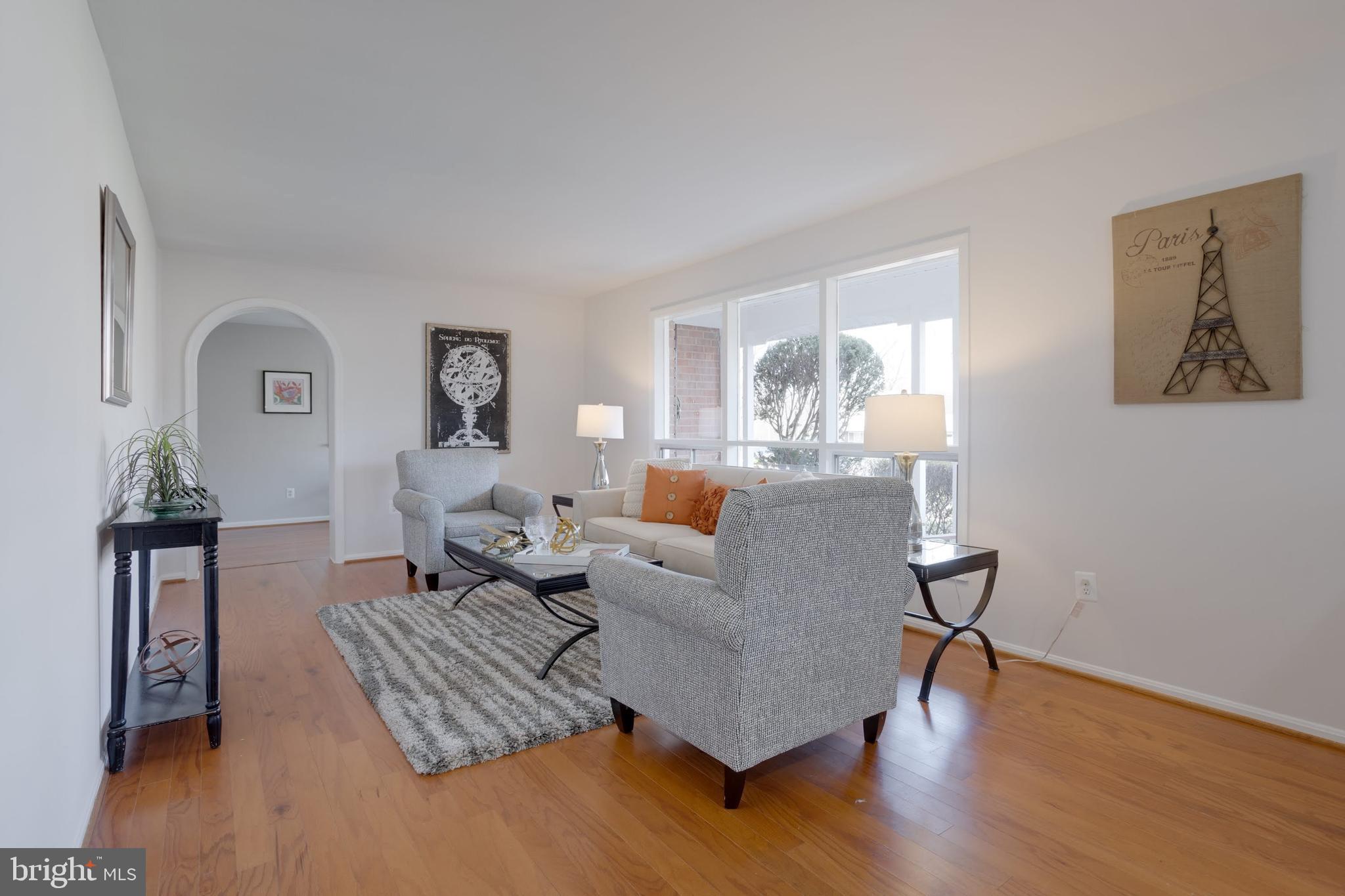 5307 Richardson Drive Fairfax, VA 22032 - Photo 9 of 57 Look at all those windows in the Family Room