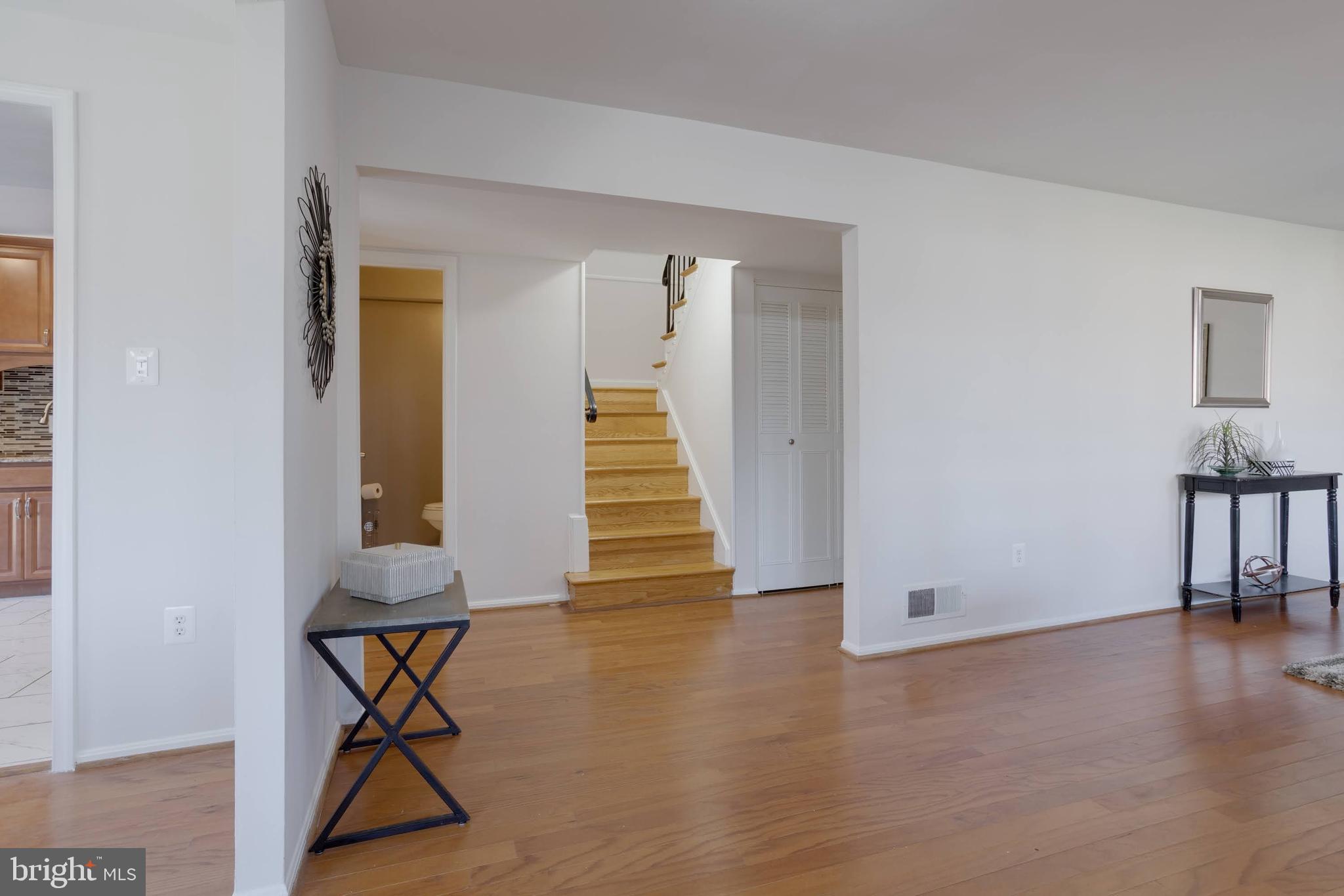 5307 Richardson Drive Fairfax, VA 22032 - Photo 10 of 57 Entry