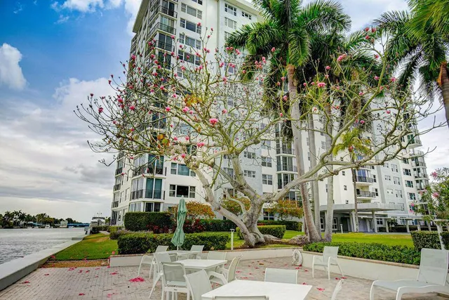 $860,000 | 200 Mac Farlane Drive, Unit N203, Delray Beach, FL 33483