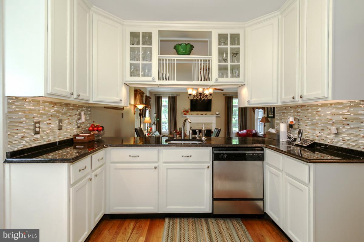 4004 Beverly Road Rockville, MD 20853 - Photo 15 of 30 Kitchen