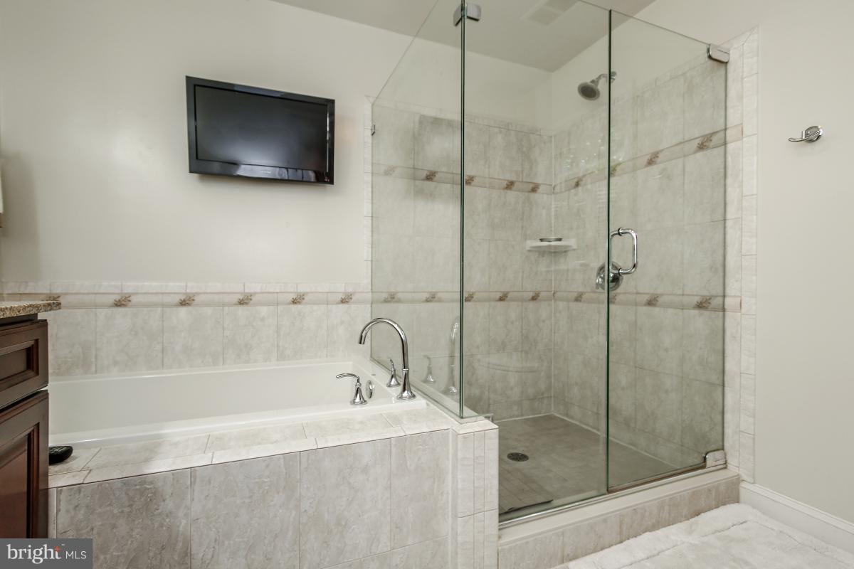 4004 Beverly Road Rockville, MD 20853 - Photo 20 of 30 Bath (Master)