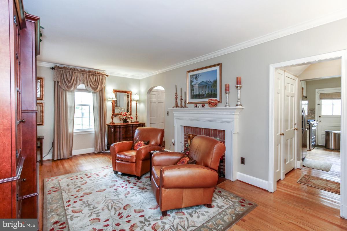 4004 Beverly Road Rockville, MD 20853 - Photo 4 of 30 Living Room