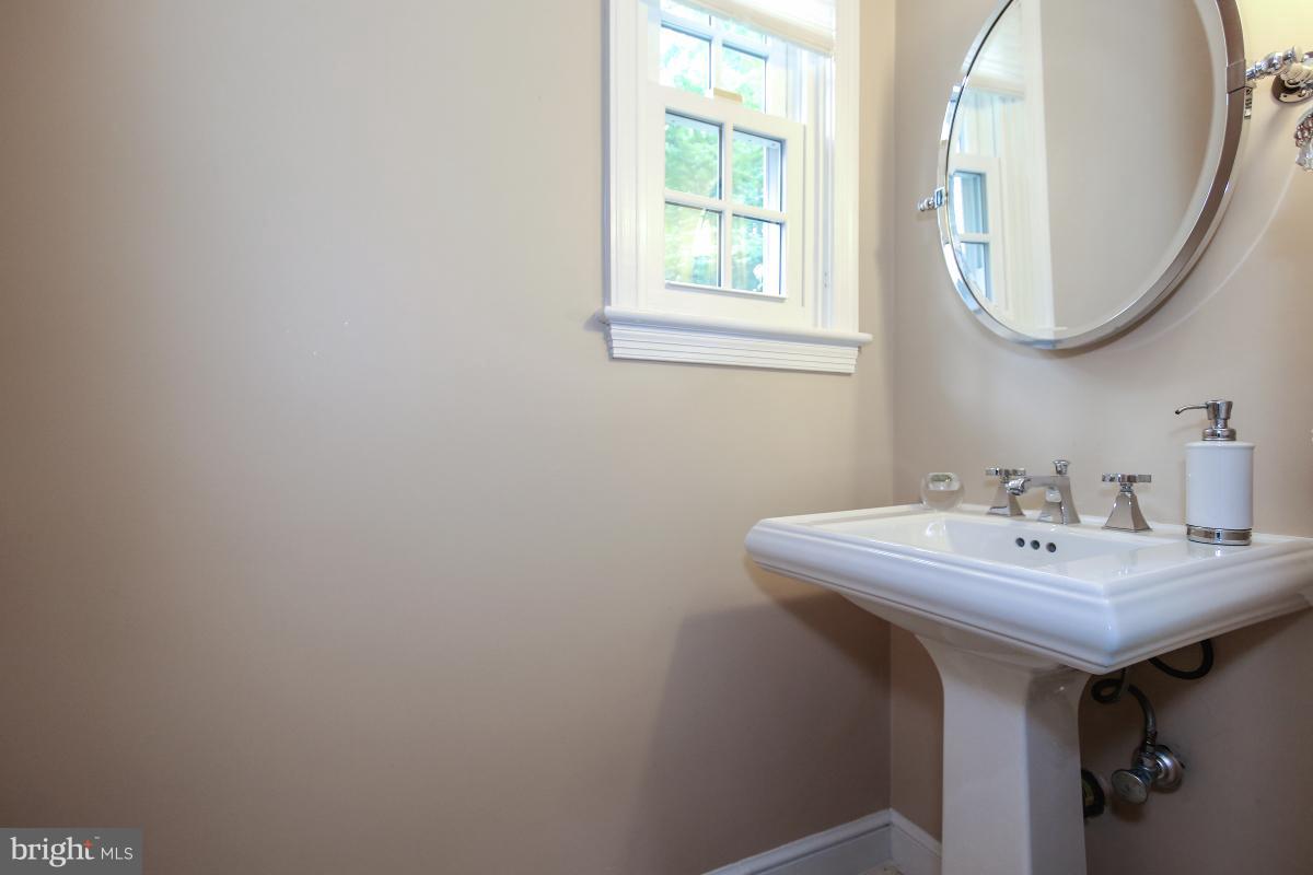 4004 Beverly Road Rockville, MD 20853 - Photo 9 of 30 Bath