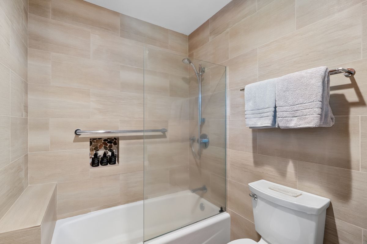 2221 Kapili Road, Unit 6 Koloa, HI 96756 - Photo 19 of 27 a bathroom with a shower a toilet and a bathtub