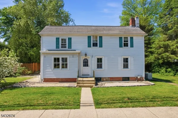 $895,000 | 415 Village Road East, West Windsor, NJ 08550