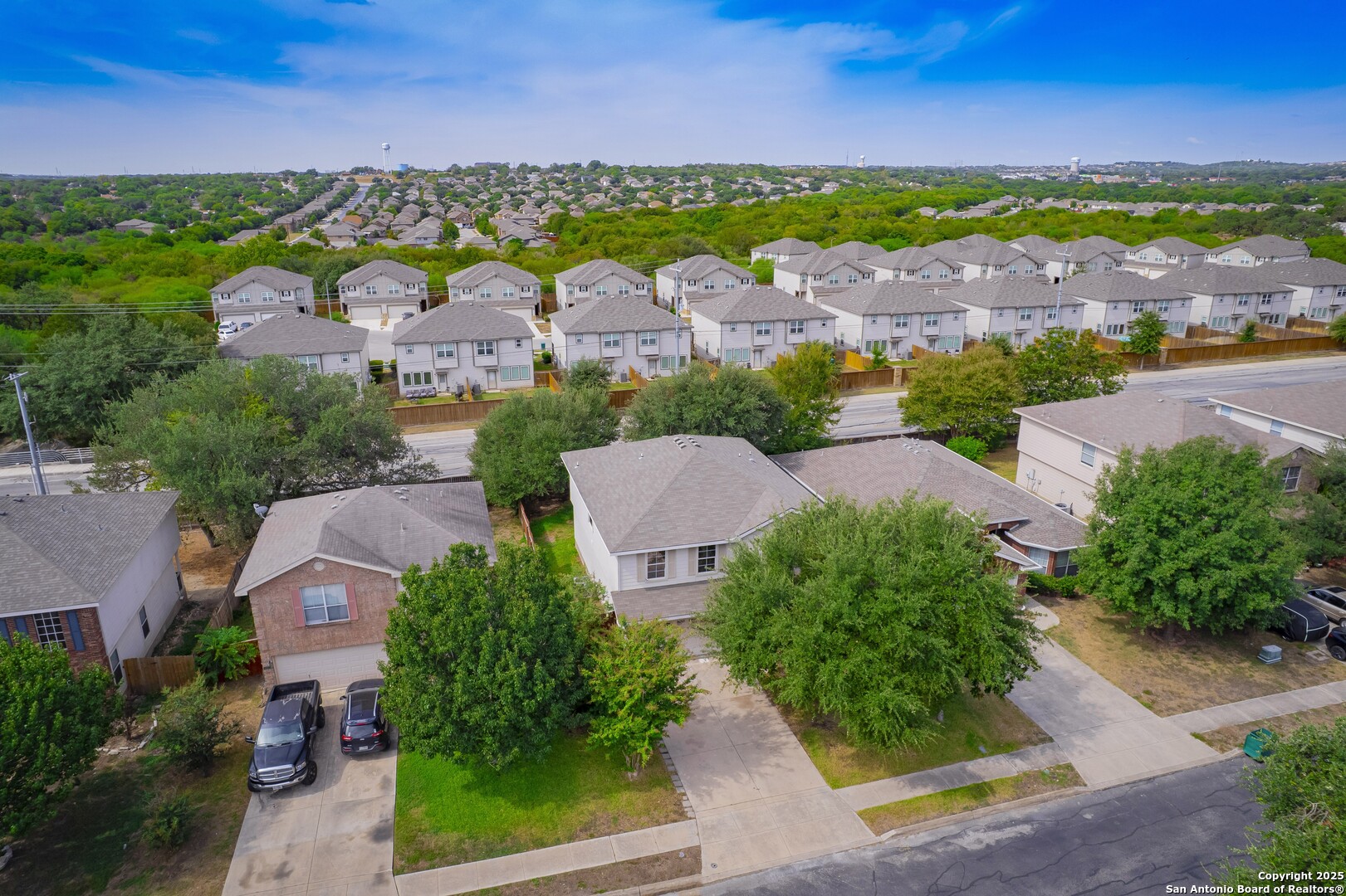 10407 Crystal View Universal City, TX 78148 - Photo 2 of 38