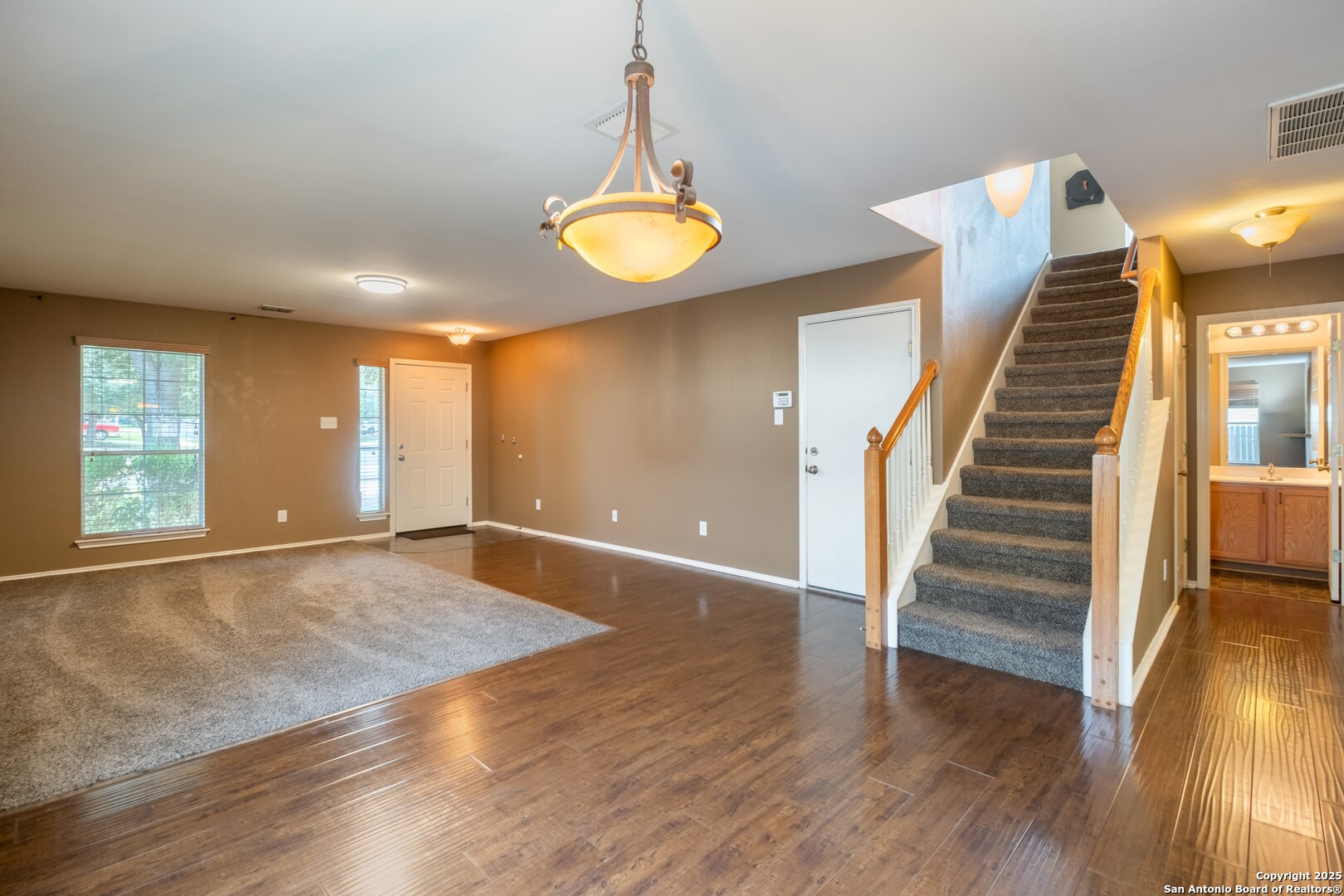 10407 Crystal View Universal City, TX 78148 - Photo 7 of 38