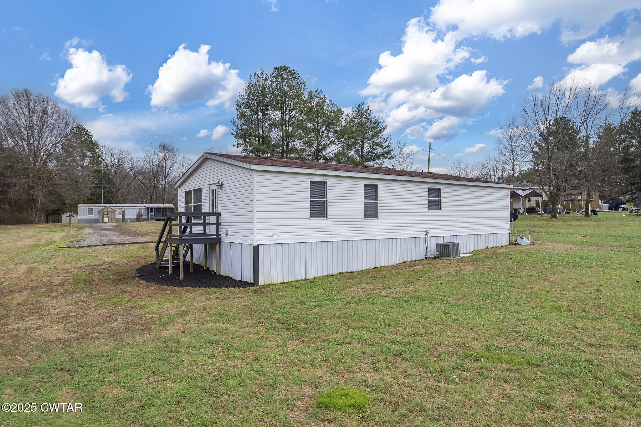 841 Turner Road Martin, TN 38237 - Photo 18 of 32 a view of a house with backyard and garden