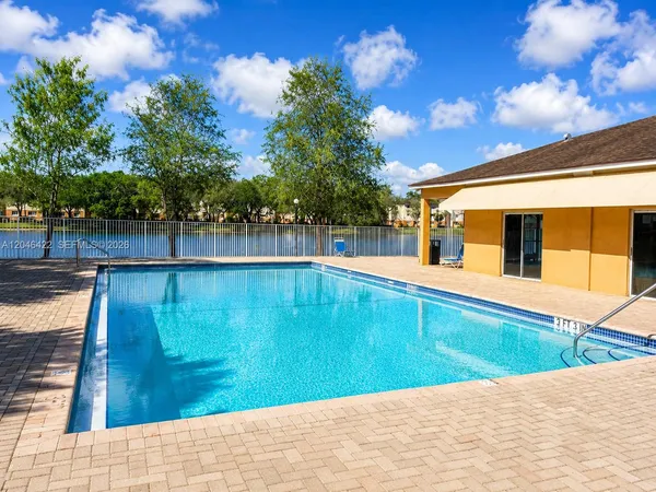 $1,725 | 3660 North 56th Avenue, Unit 609, Hollywood, FL 33021