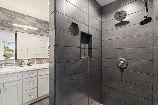 $850,000 | 915 Biscayne Street, Lakeway, TX 78734