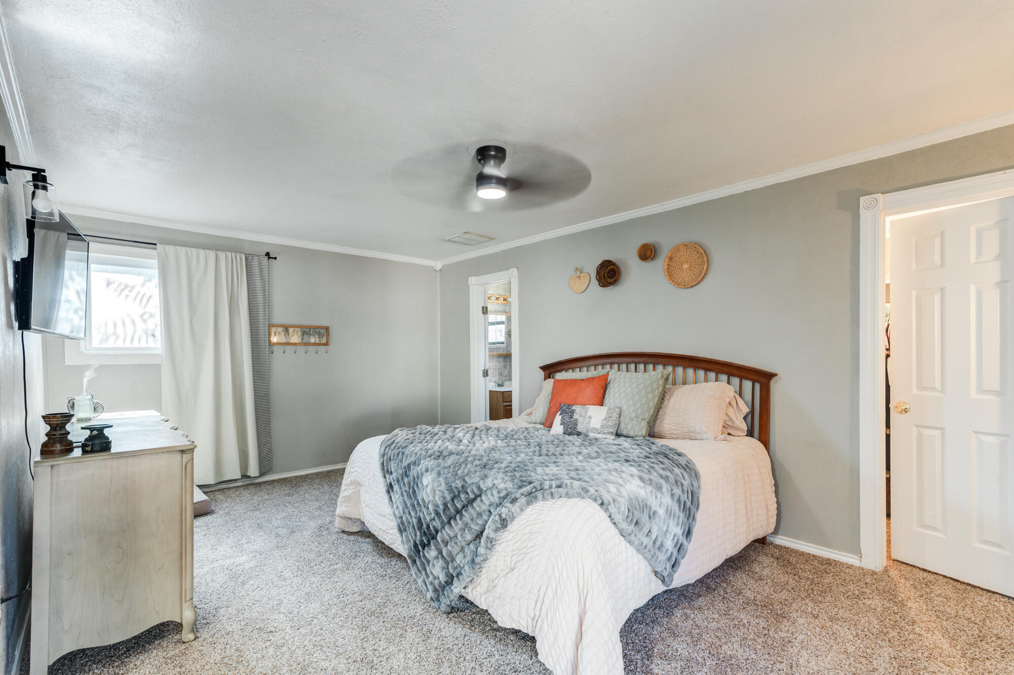 2019 40th Street Lubbock, TX 79412 - Photo 4 of 33 a bedroom with a large bed and a window