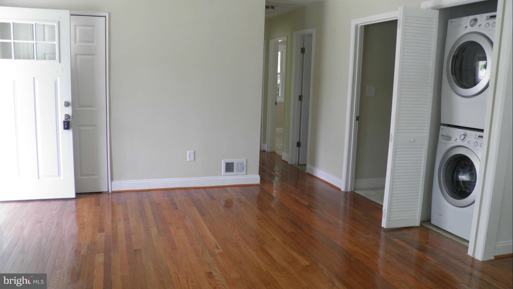 9114 Ardwick Ardmore Road Springdale, MD 20706 - Photo 17 of 30 Living Room