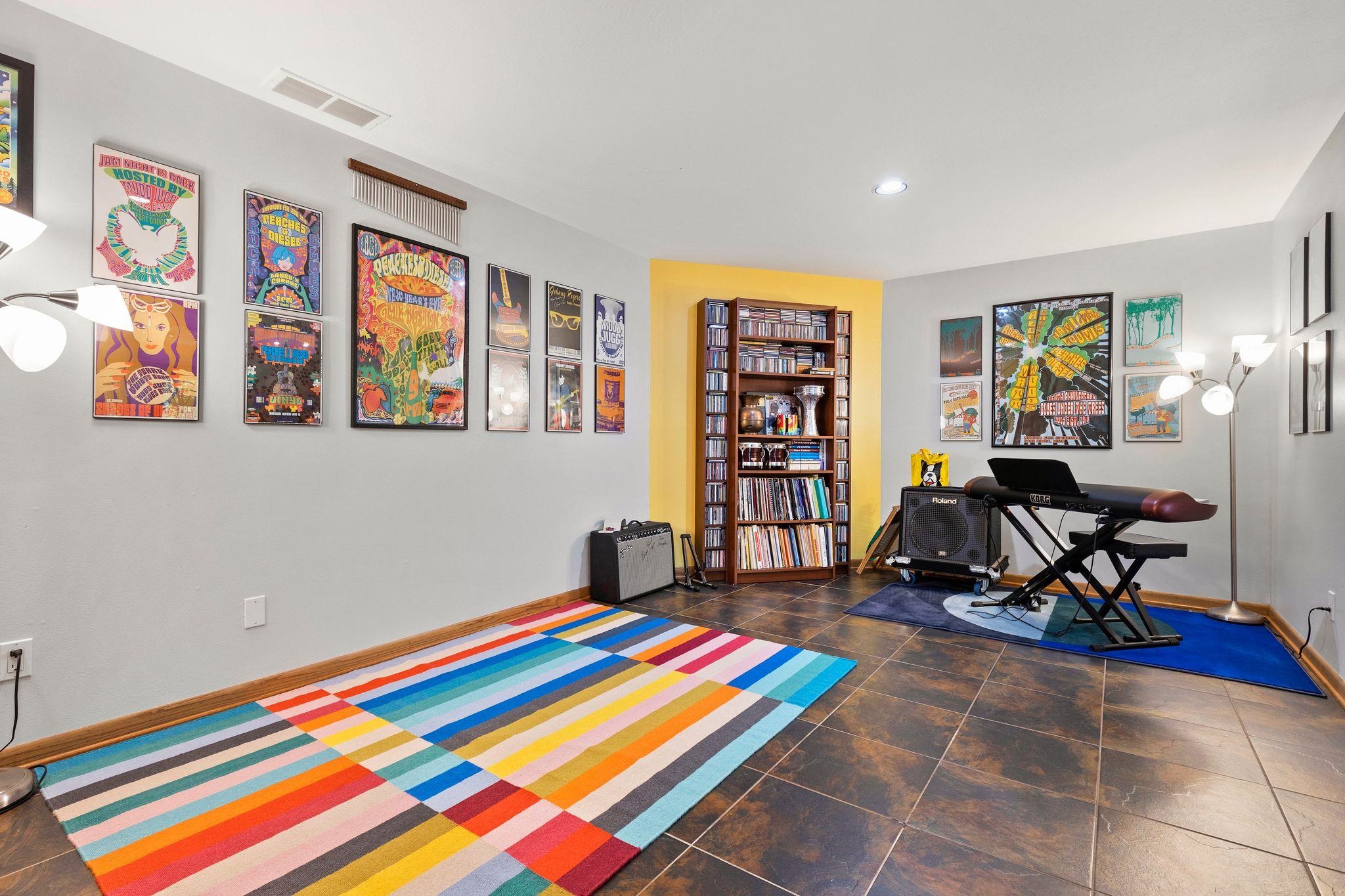 8024 Killarney Aire Road Roscoe, IL 61073 - Photo 29 of 45 a living room with furniture and next to a window