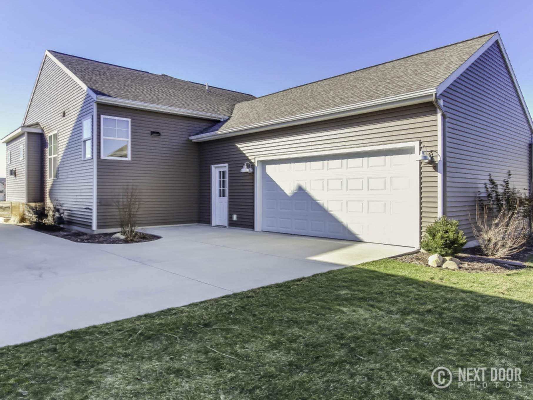 1083 Graystone Road Holland, MI 49423 - Photo 6 of 42 IMG_0013Blending