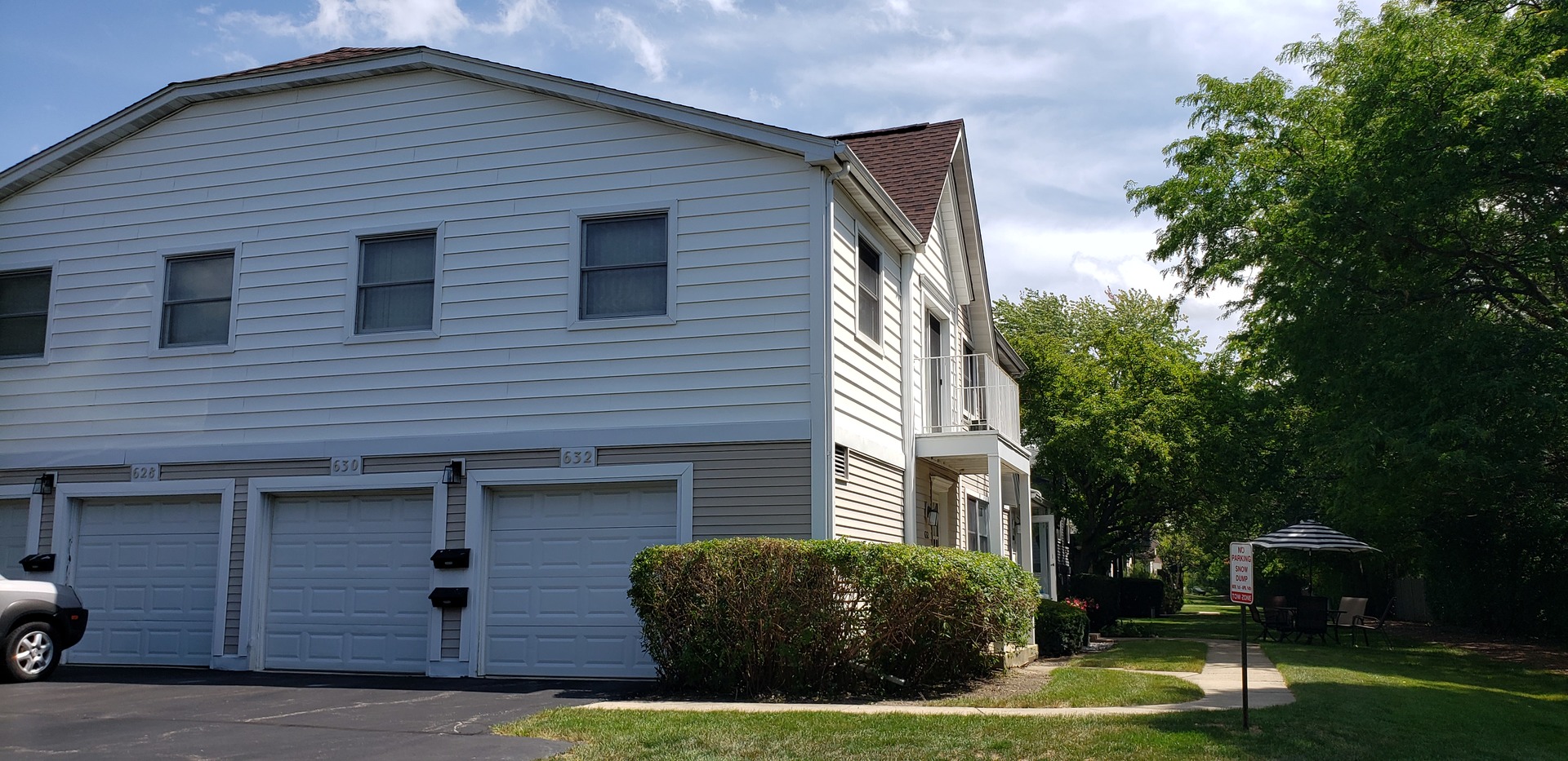 630 Inverrary Lane, Unit 630 Deerfield, IL 60015 - Photo 2 of 5 a front view of a house with garden