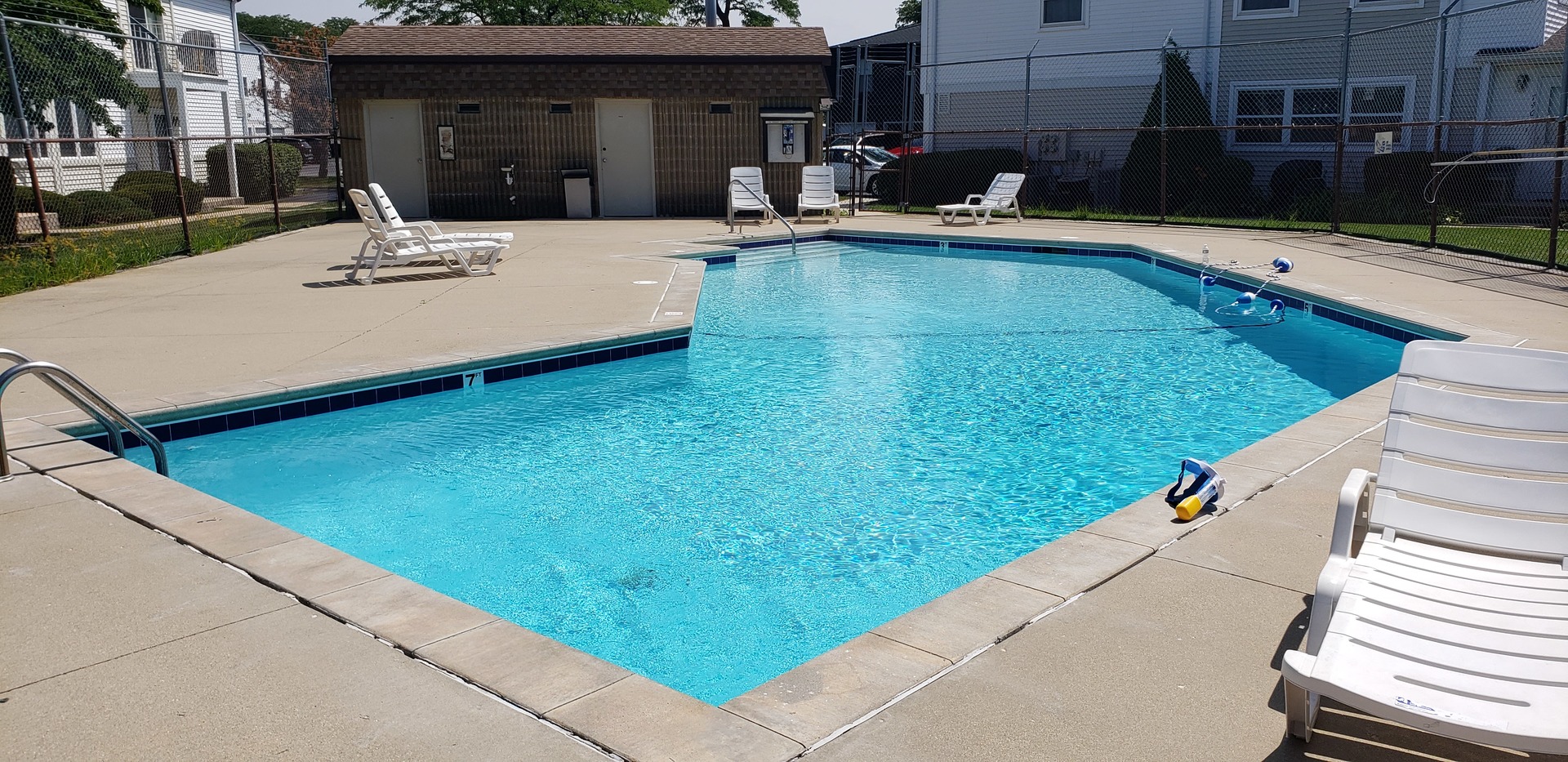 630 Inverrary Lane, Unit 630 Deerfield, IL 60015 - Photo 4 of 5 a view of a patio with a table and chairs